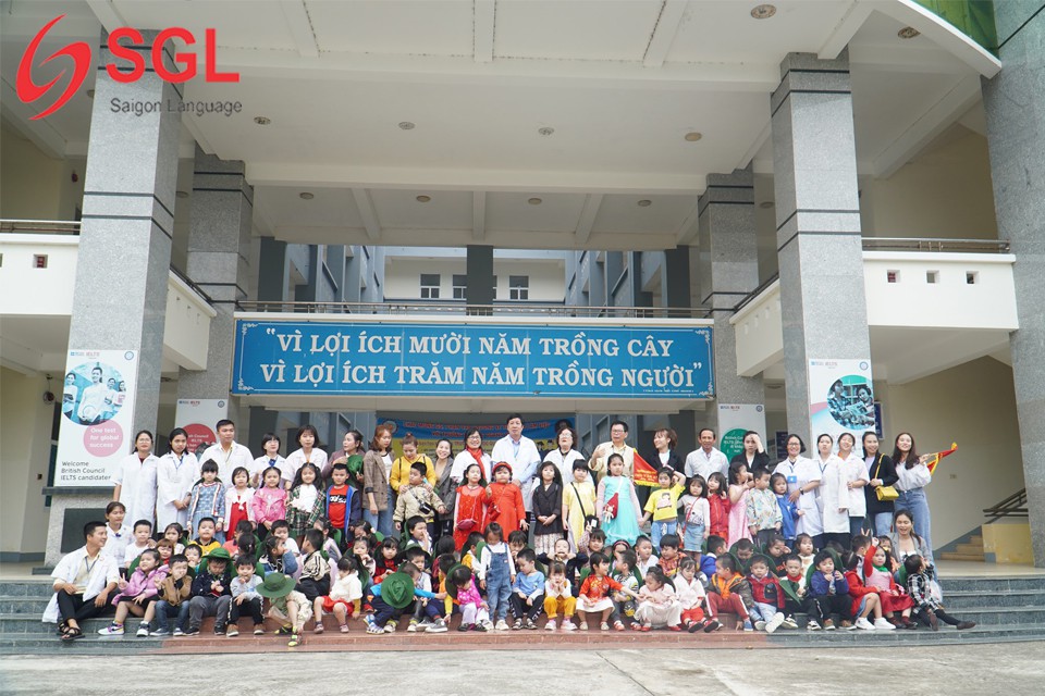Hoạt động trải nghiệm"thăm vườn rau công nghệ sinh học"